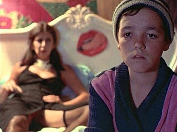 imagem colorida mostra cena do filme "pixote, a lei do mais fraco". metrópoles