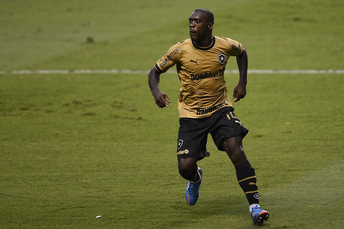 Corinthians anuncia Clarence Seedorf como novo treinador