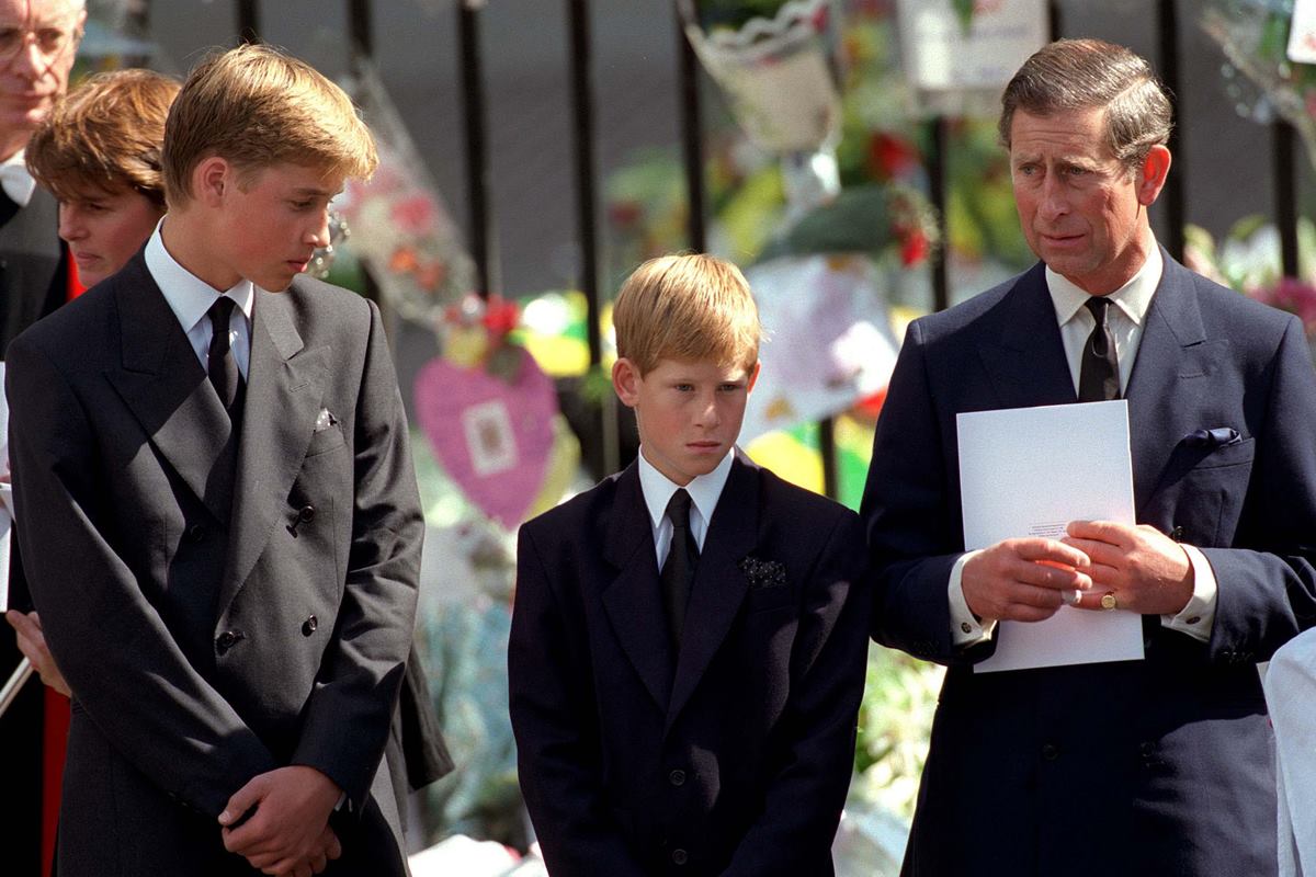 Príncipes William, Harry e Charles - família real britância