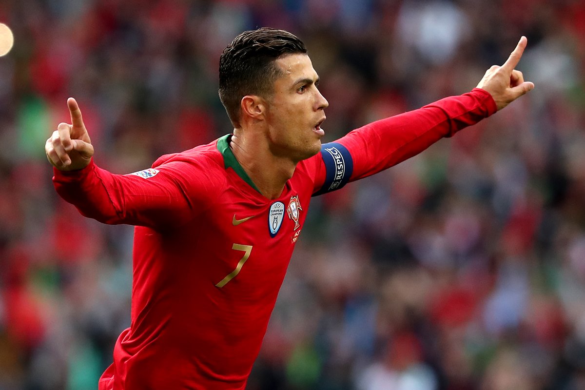 CR7 recebe certificado do Guinness como maior artilheiro de seleções