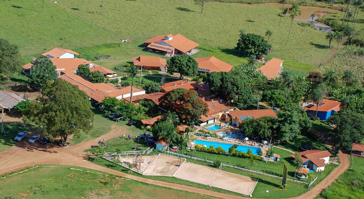 Hotel Fazenda Araras: de passeios a cavalo e trilhas a toboágua