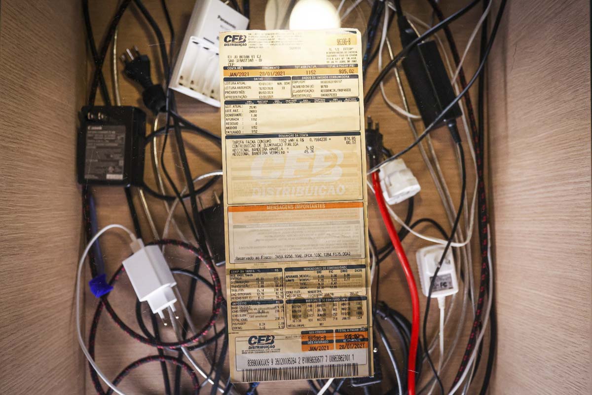 Conta de luz e saúde são vilões da inflação; preços de alimentos caem