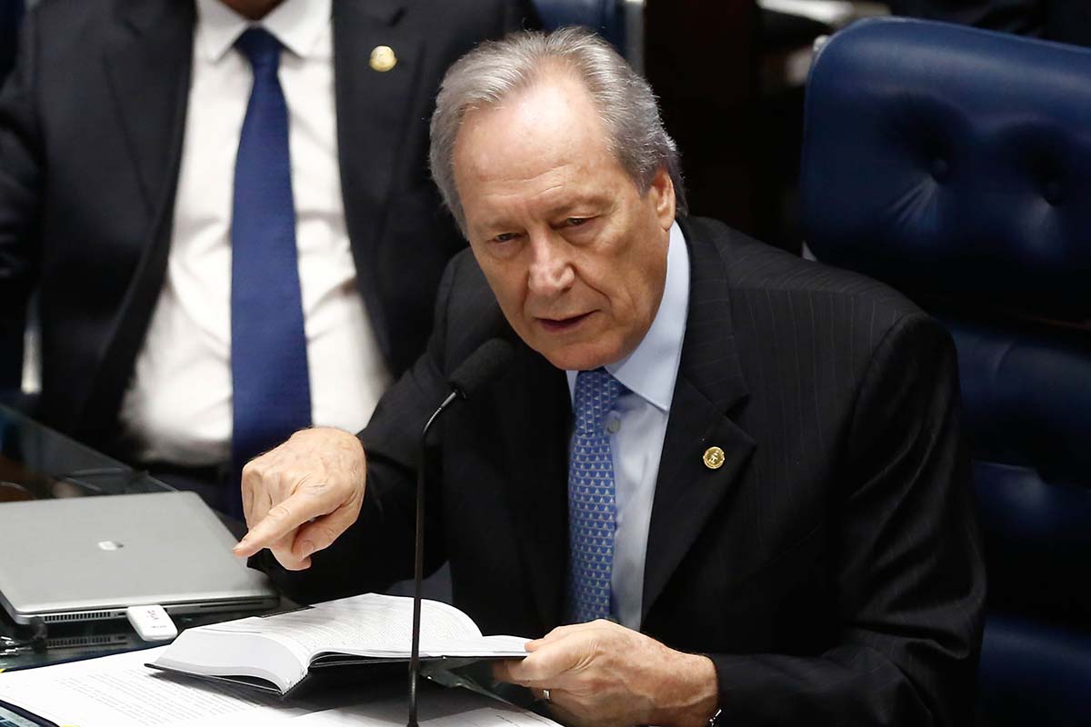 "Preenche todos os requisitos", diz Lewandowski sobre nome de Zanin