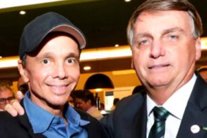 netinho ao lado de bolsonaro - metrópoles
