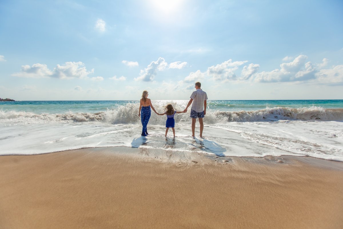 Família na praia