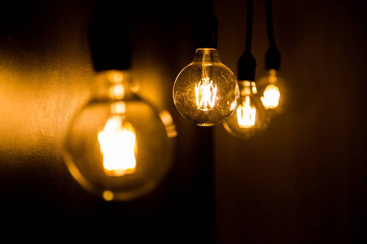 Mais de 32 mil imóveis de MG seguem sem energia 42h após forte temporal