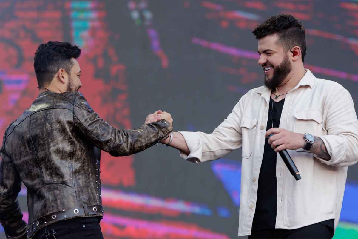 Na Praia Festival encerra oitava semana com Ícaro & Gilmar e Panda - QTU Questões do Universo