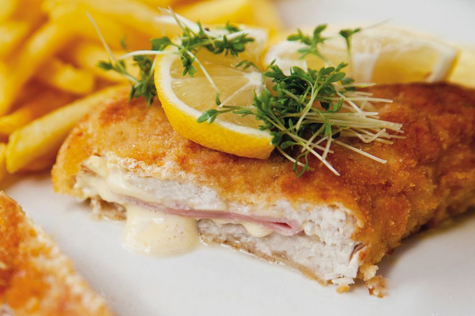 Cordon bleu: aprenda a fazer o famoso frango recheado francês
