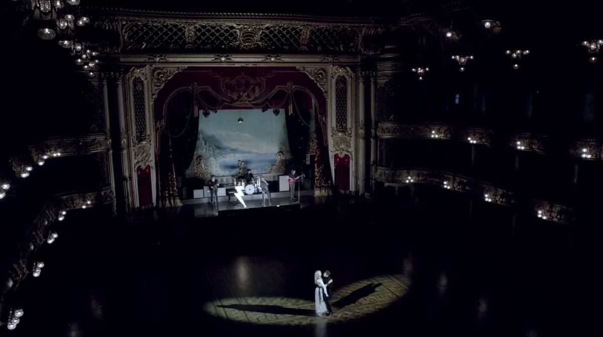 Cena do clipe Here With Me, do The Killers