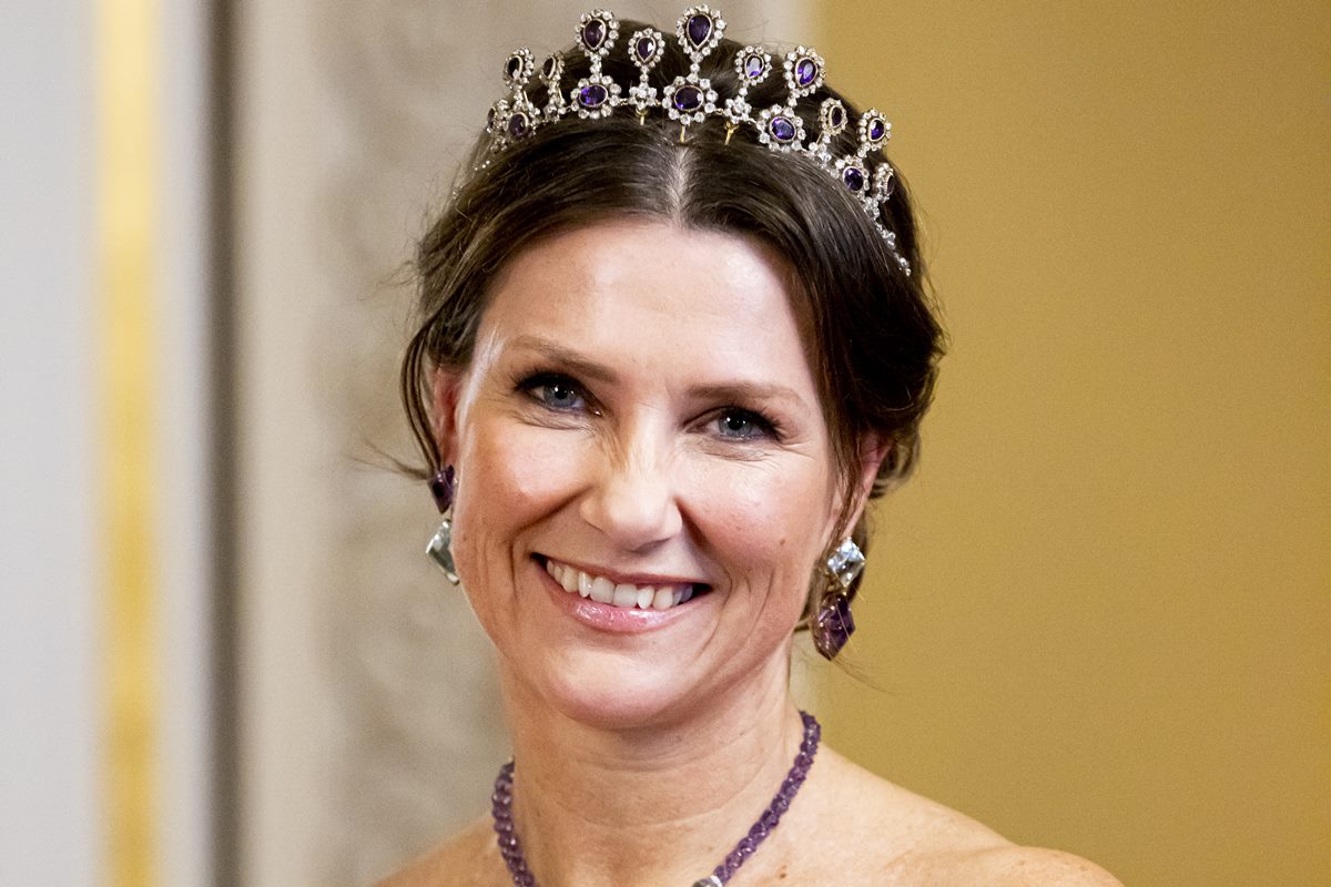 Entenda por que filha mais velha de Harald V não assumiu o trono da Noruega