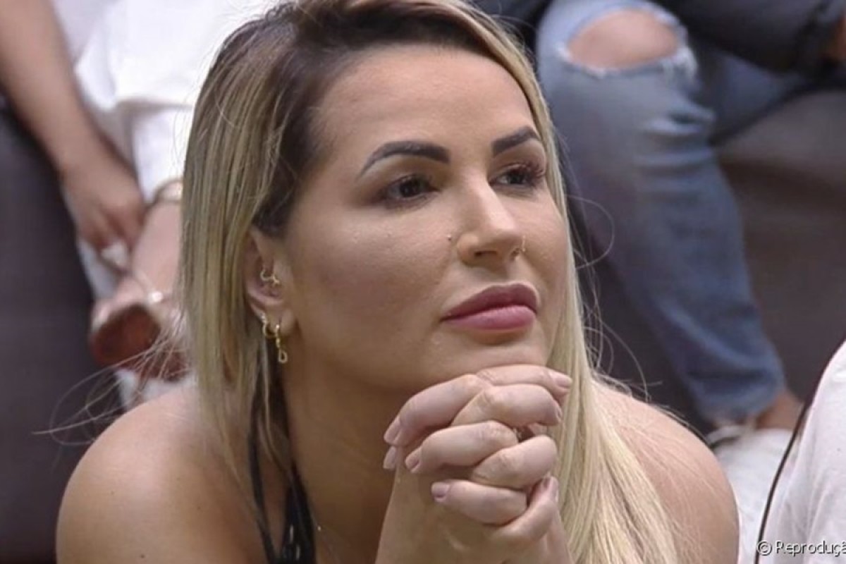 Família de Deolane explica ausência em ato por soltura: "Infiltrados"