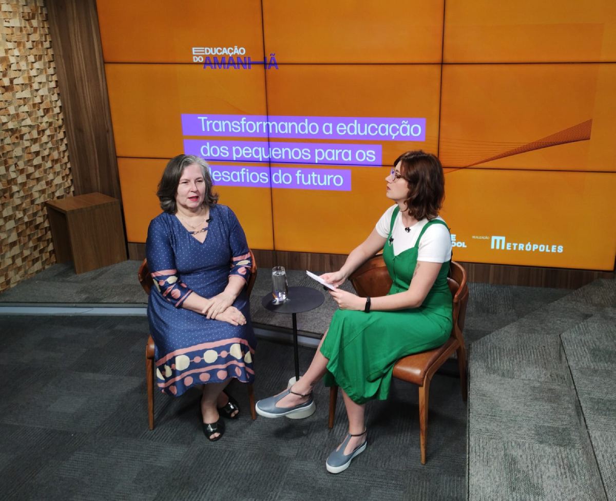 Foto colorida de entrevista do Metrópoles com diretora da ONE School - Metrópoles