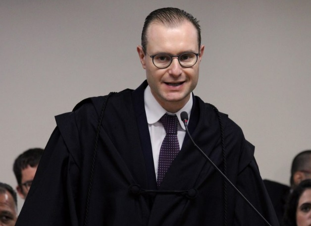 Ministros do STF elogiam indicação de Cristiano Zanin à Corte