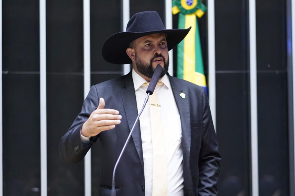 Moraes revoga medidas cautelares contra o deputado Zé Trovão