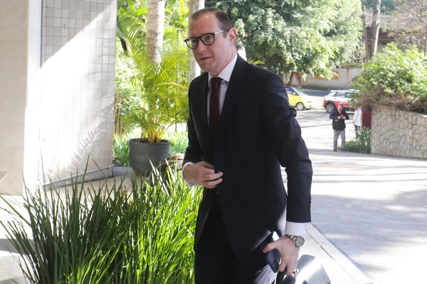 Cristiano Zanin, indicado ao STF, recebeu R$ 2,9 milhões do PT e da campanha de Lula