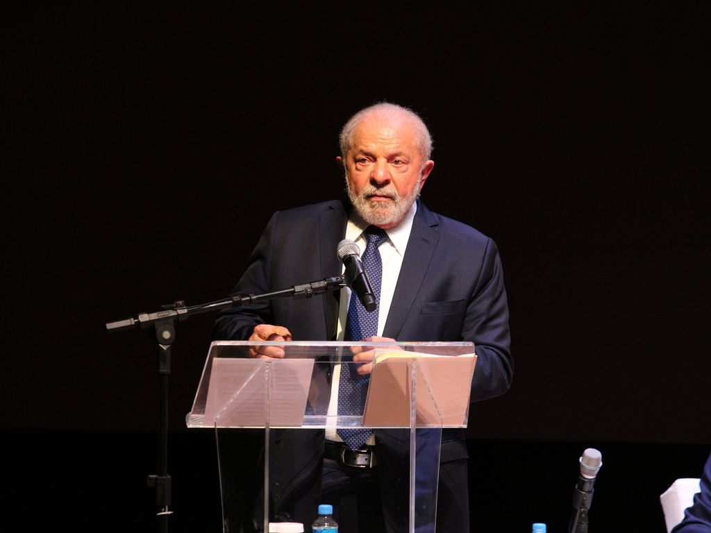 Lula comenta sobre articulação com o Congresso e a importância da política