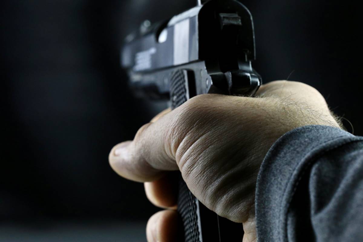 Policial civil é preso após matar amigo a tiros em casa de praia na Bahia
