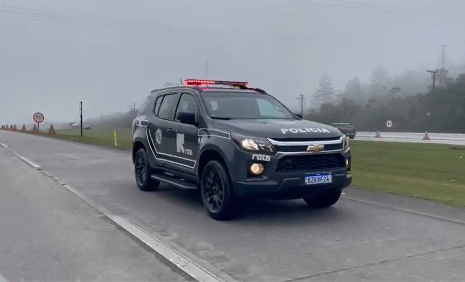 Viatura Rota Vídeo: viaturas da Rota descem a serra em meio a onda de violência no ...
