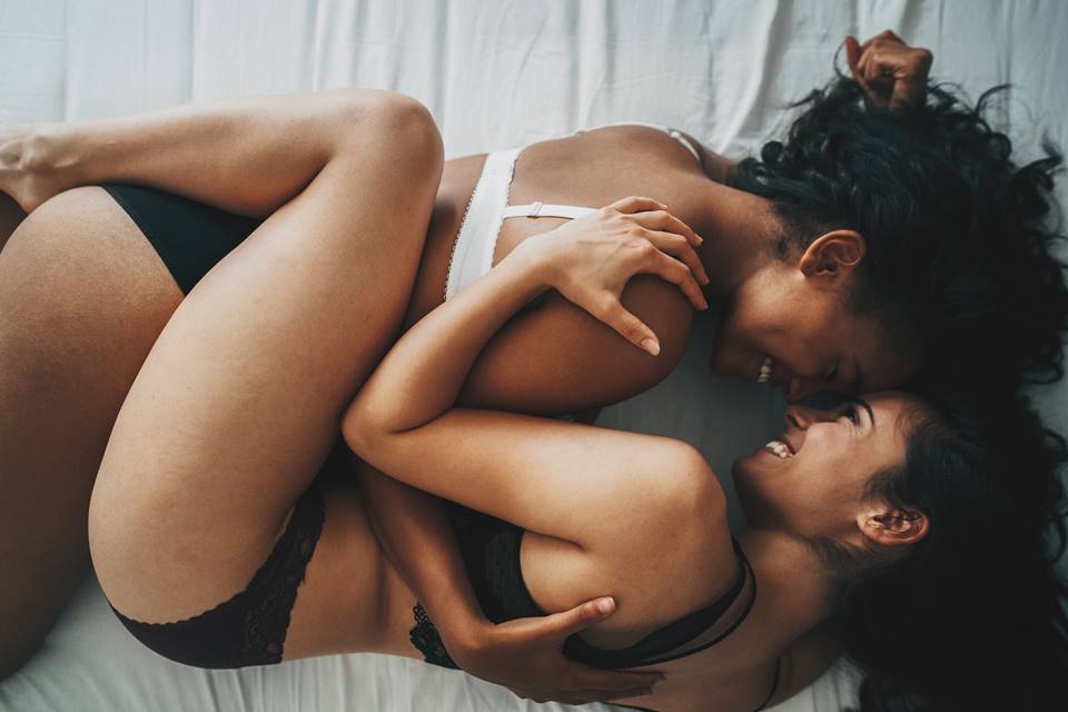 Casal de mãos dadas, sexualidade