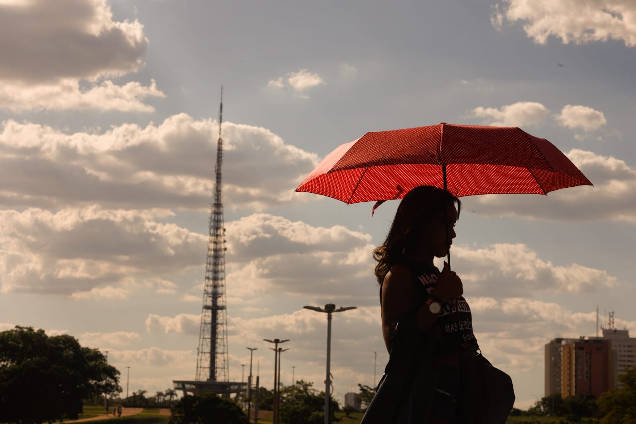 Com umidade de até 12%, DF está sob alerta laranja para tempo seco