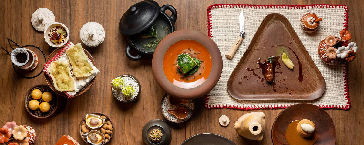 Fotografia colorida de mesa cheia de comida-Metrópoles