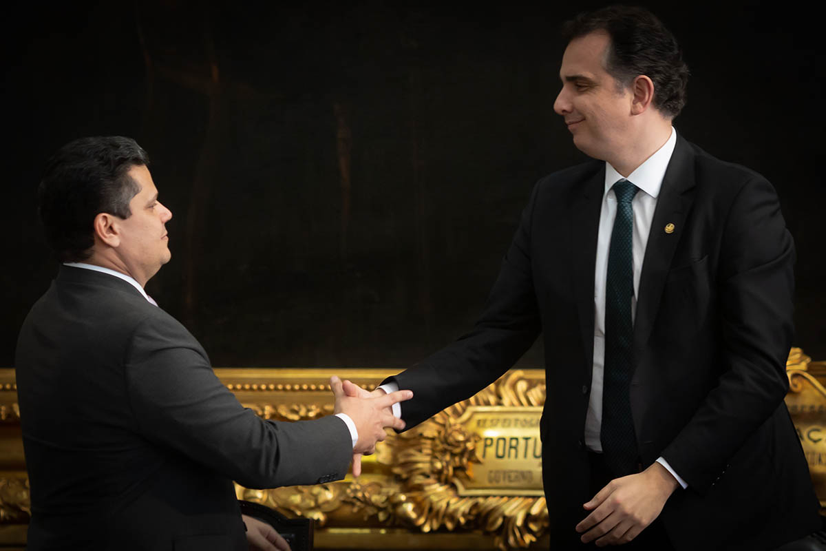 Alcolumbre liga para colegas e pede presença em Brasília por Pacheco no TCU