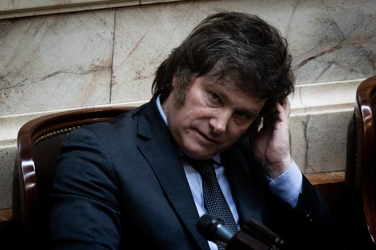Javier Milei se distancia de ex-assessor preso e critica Lula sem evidências