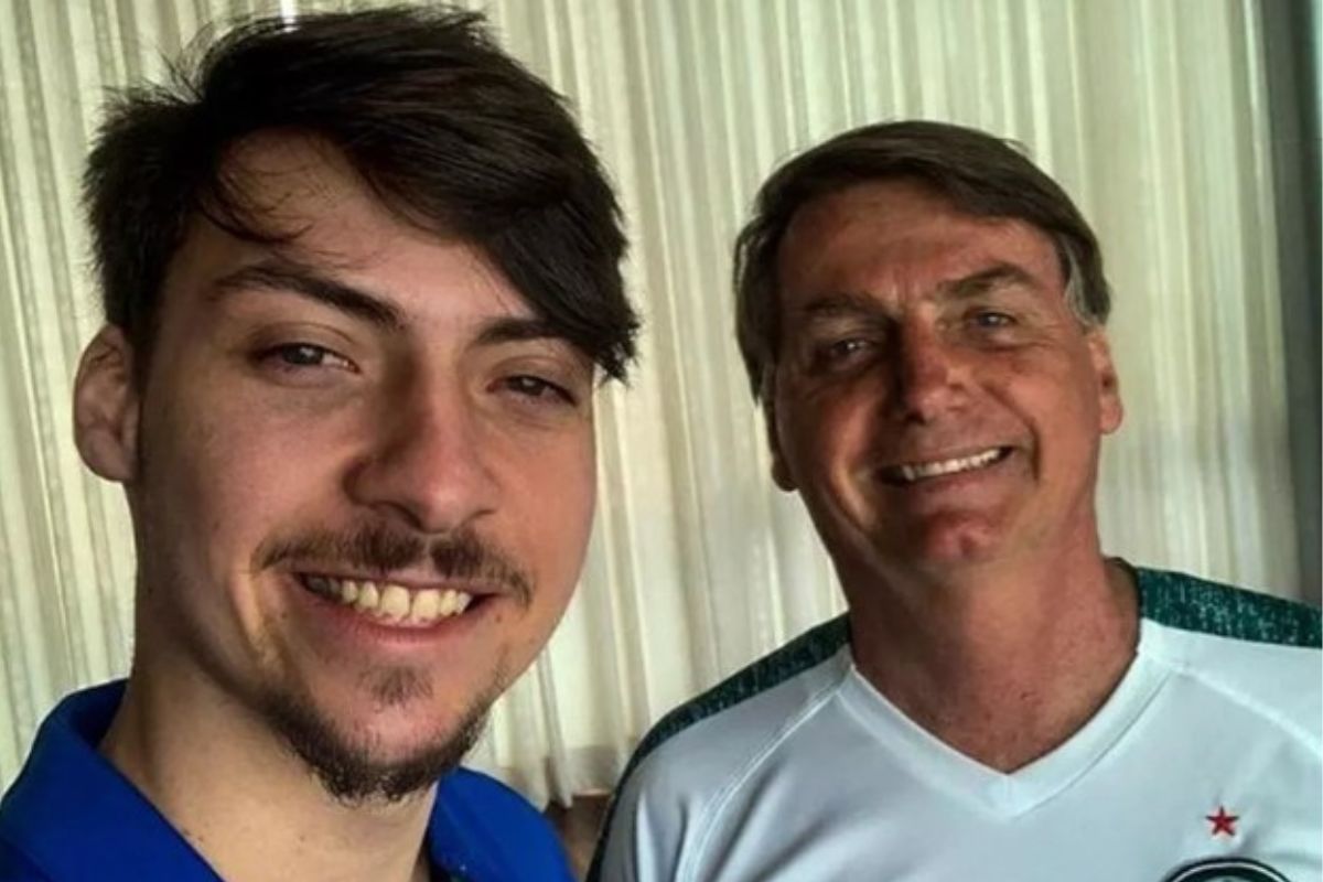 Filho 04, Jair Renan registra "Jair Bolsonaro" como nome na urna