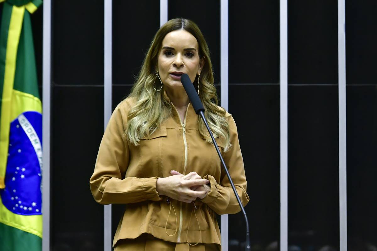 PB Daniella Ribeiro aceita ser suplente na chapa do pai de | Brasil | QTU - Notícias
