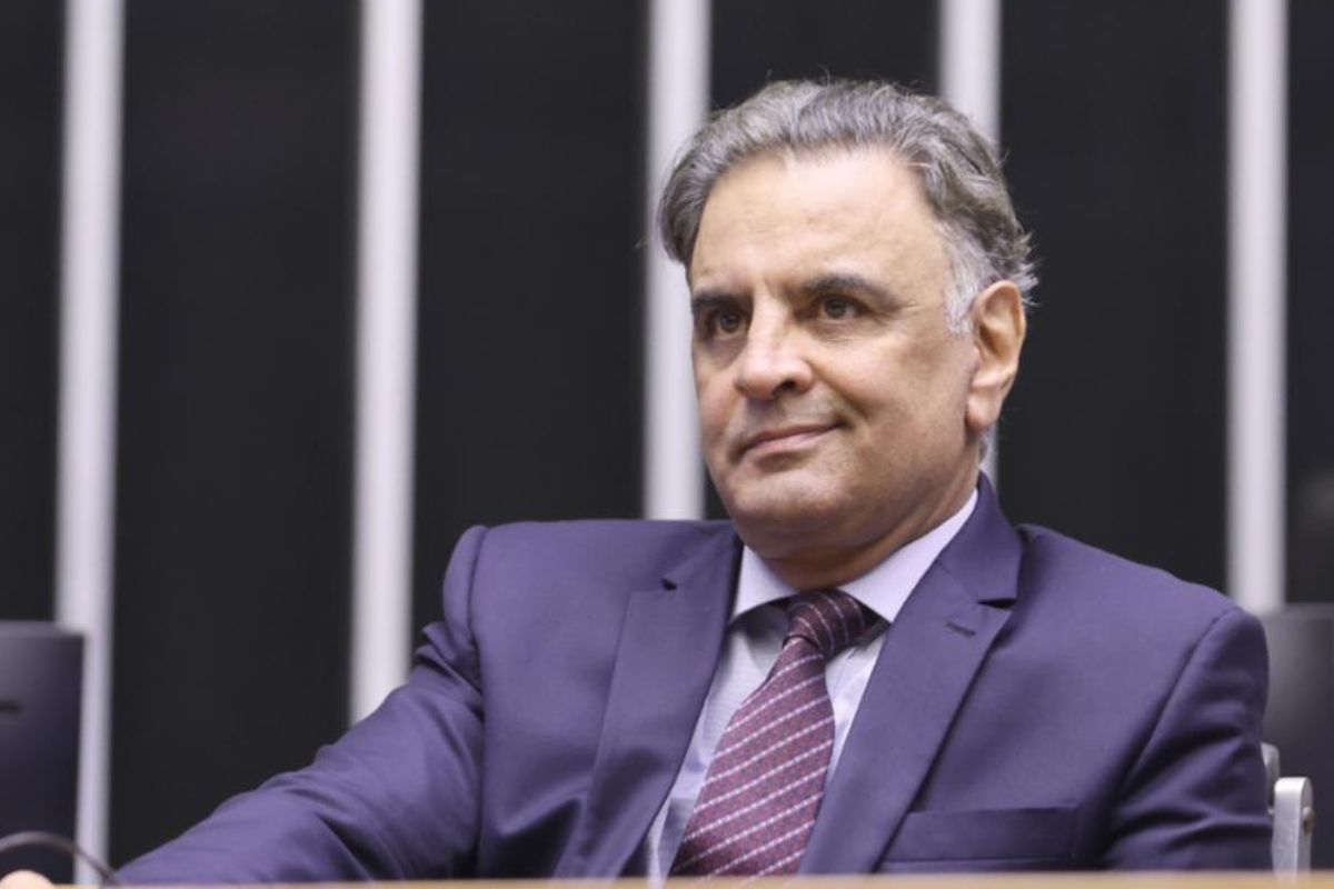 PDT de Kalil oferece vaga ao Senado para PSDB de Aécio em MG