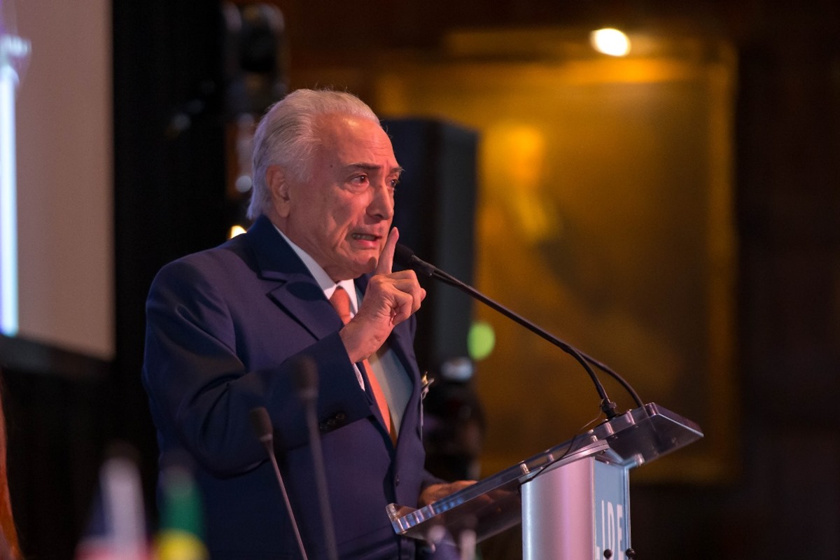 Michel Temer anuncia apoio a Flávio Bolsonaro no 2º turno