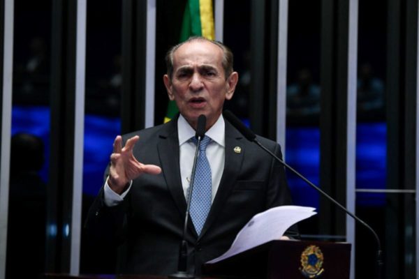 Senador Marcelo Castro (MDB-PI) no plenário do Senado novo Código Eleitoral