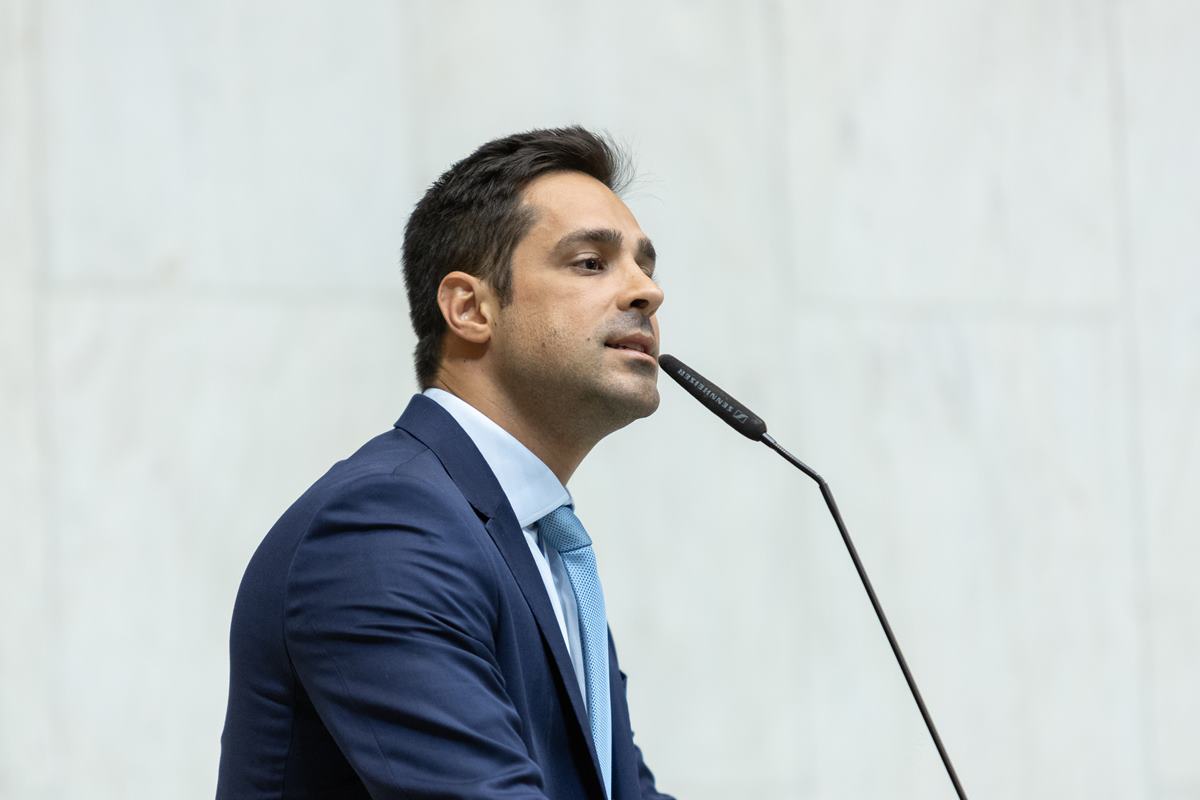 Deputado denuncia no Conselho de Ética petista que alugou casa de assessora