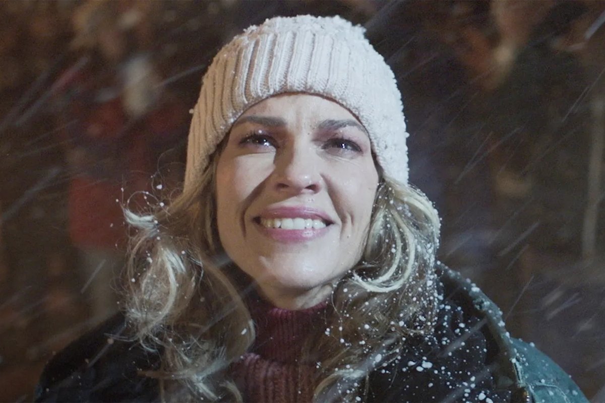 Hilary Swank, atriz vencedora do Oscar, anuncia gravidez aos 52 anos