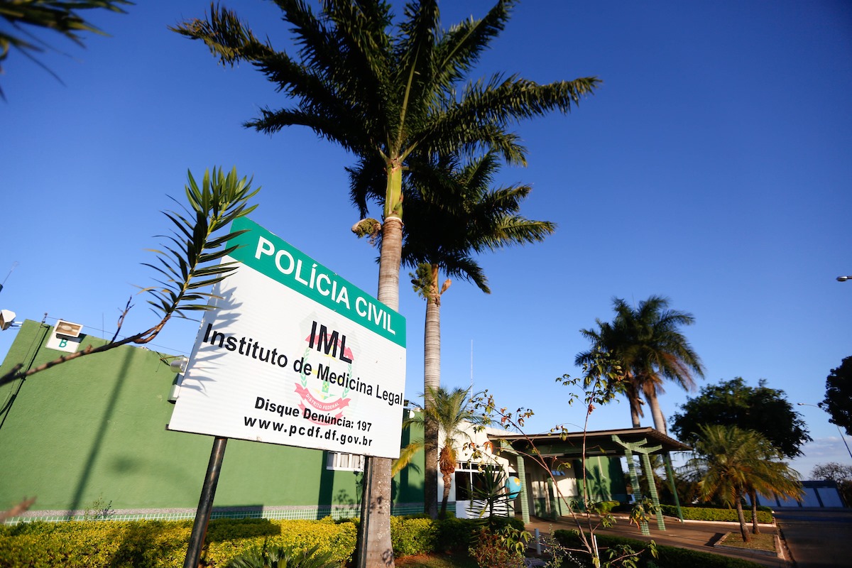 Fúria no IML: preso, homem xinga, tenta fugir e morde braço de agente da PCDF - QTU Questões do Universo