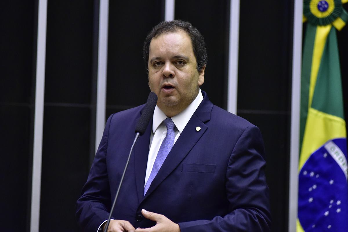 Deputado da Bahia muda autodeclaração racial pela 3ª eleição seguida - QTU Questões do Universo