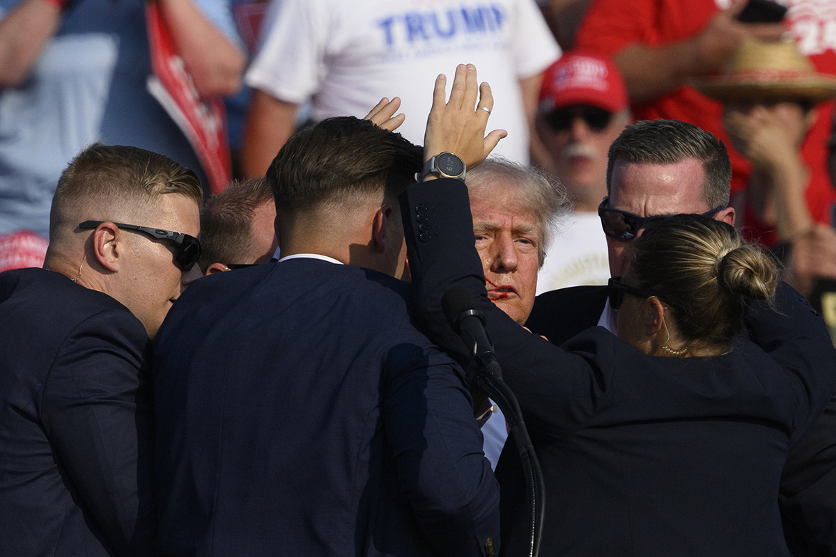 Homem baleado em comício de Trump morre dois anos após ataque