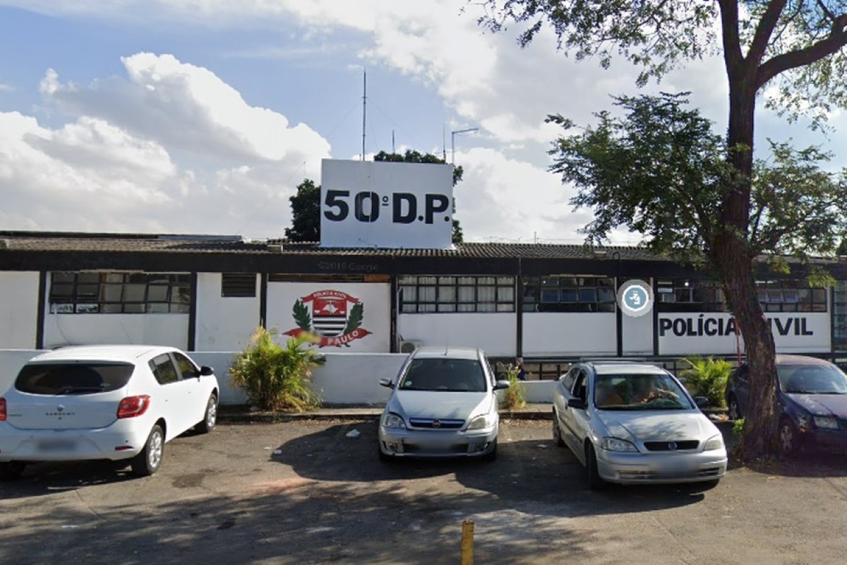 Grávida joga óleo quente no marido e foge com filhas