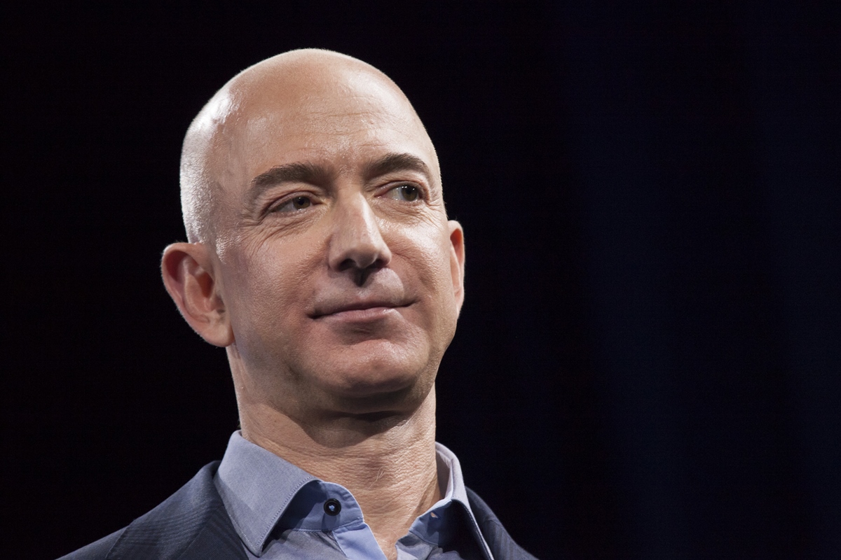 Jeff Bezos negocia entrada em consórcio para comprar o Liverpool
