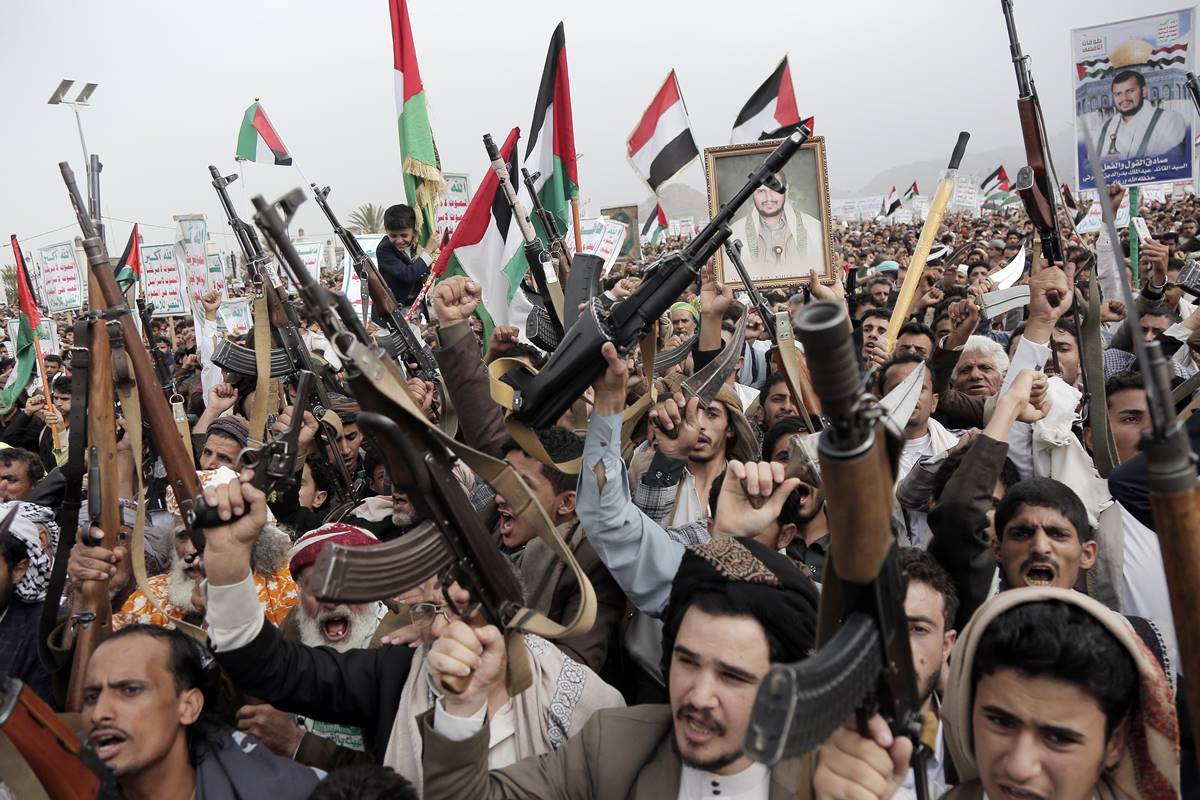 Houthis e Arábia Saudita trocam ataques e escalam conflito na região