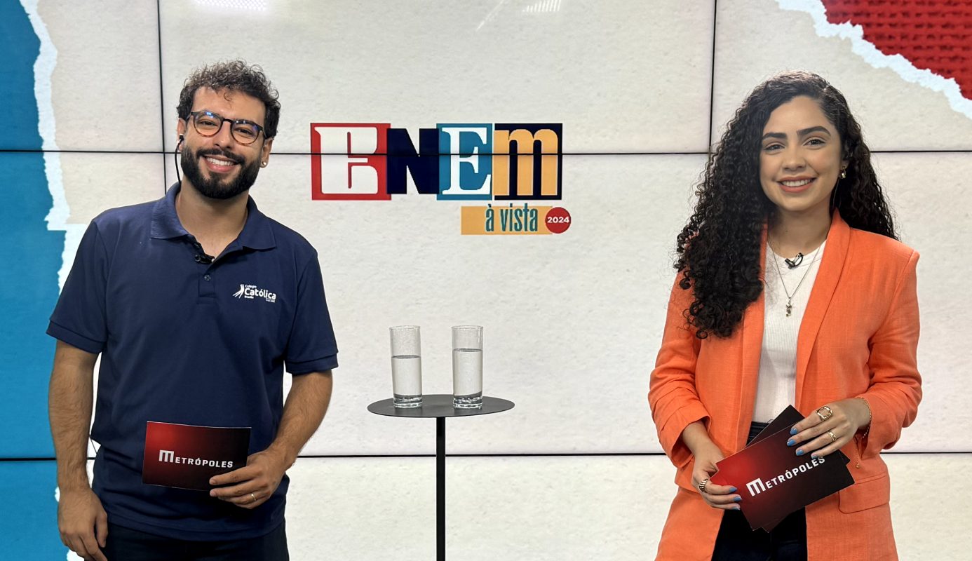 Foto colorida da gravação do videocast Enem à Vista - Metrópoles