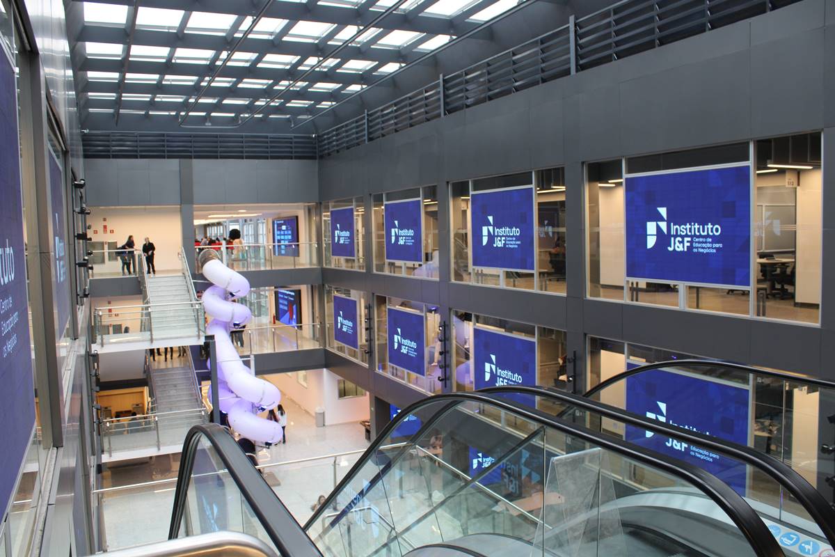 Estrutura escola com paineis de led Instituto J&F