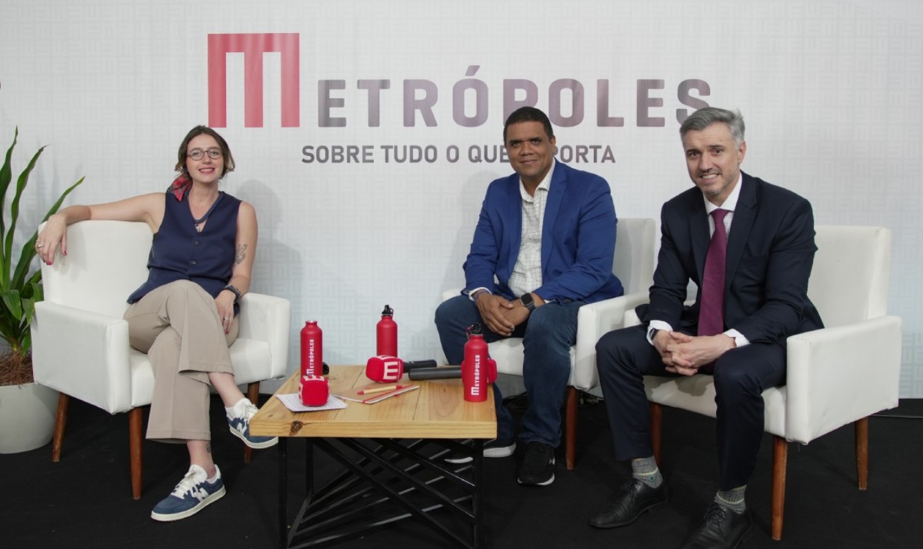 Foto colorida da gravação do videocast Vozes da Engenharia - Metrópoles