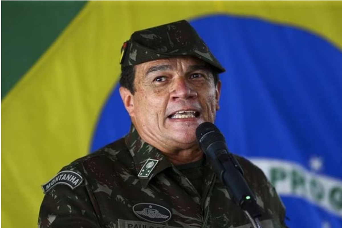Moraes reduz pena de ex-ministro de Bolsonaro e libera trabalho no Exército