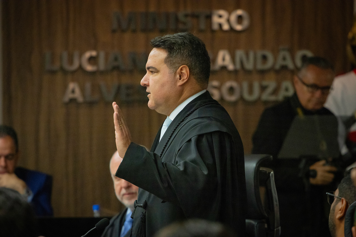 Imagem vinculada ao feed original: Jorge Oliveira seria o 1º indicado de Flávio ao STF, apostam aliados