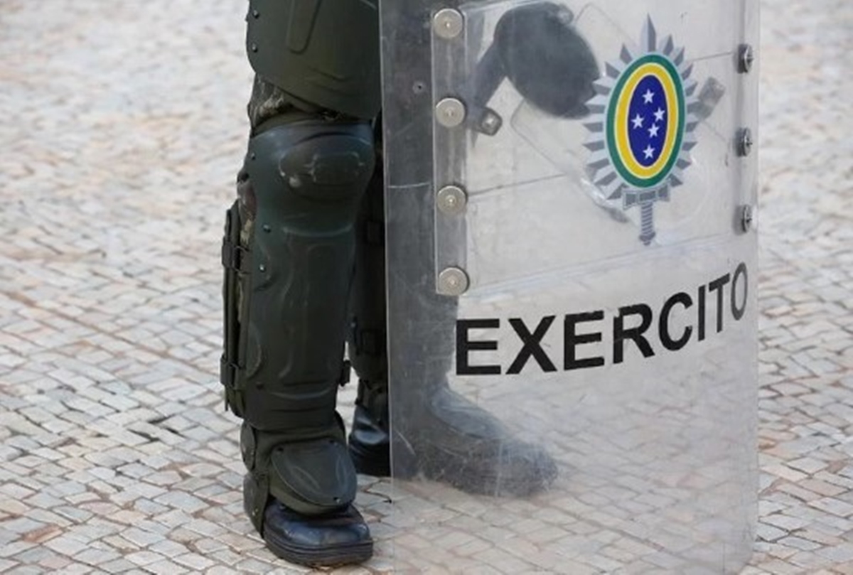 Na Colômbia, coronel descobre que móveis de casa foram furtados no Brasil