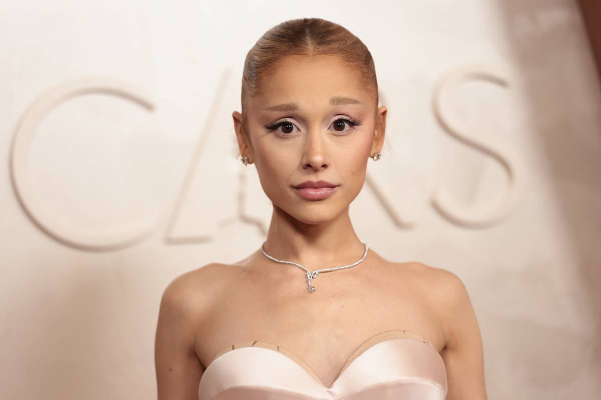 Ariana Grande Anuncia Pausa Indefinida Após Críticas sobre Aparência