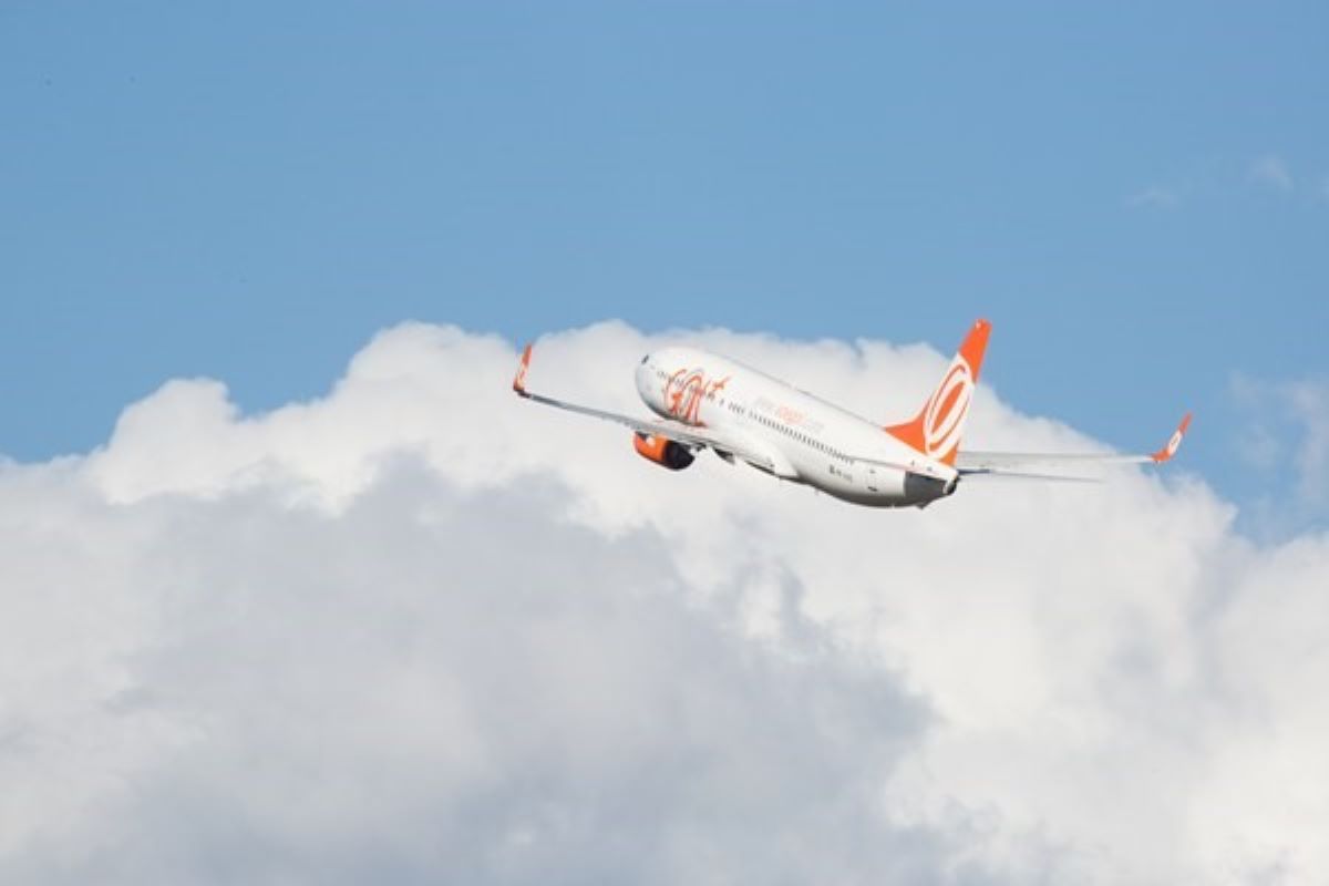 Avião da Gol com destino ao Rio apresenta problema e retorna a Confins