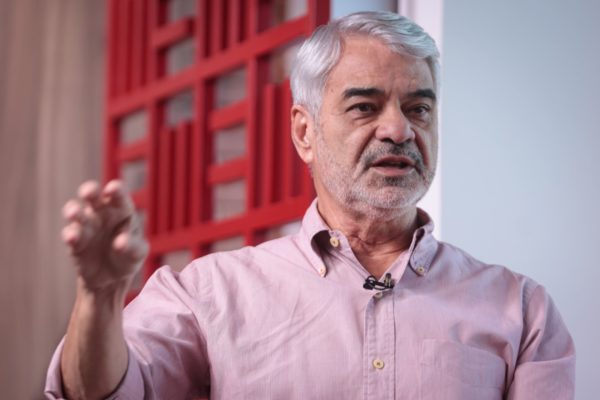 Humberto Costa, presidente interino do Partido dos Trabalhadores, é entrevistado no estúdio Metrópoles