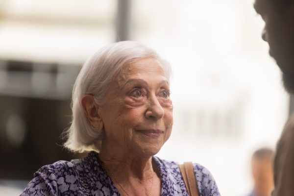 Cena colorida do filme Vitória, estrelado por Fernanda Montenegro - Metrópoles